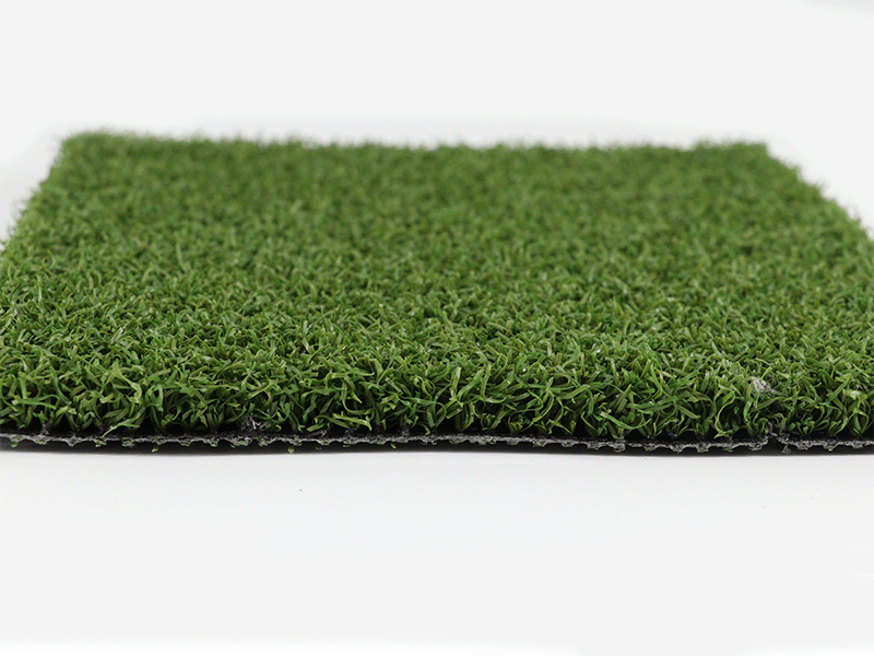 Golf putting and chipping mats