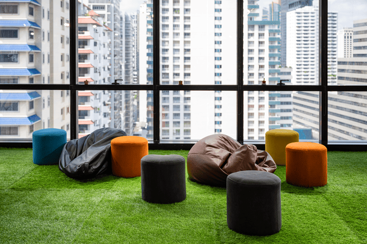 Modern rooftop terrace featuring heat-resistant artificial grass
