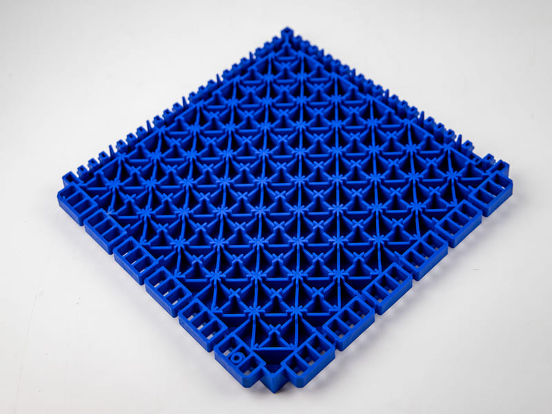 Double-Layered Interlocking Floor For Amateur Sports